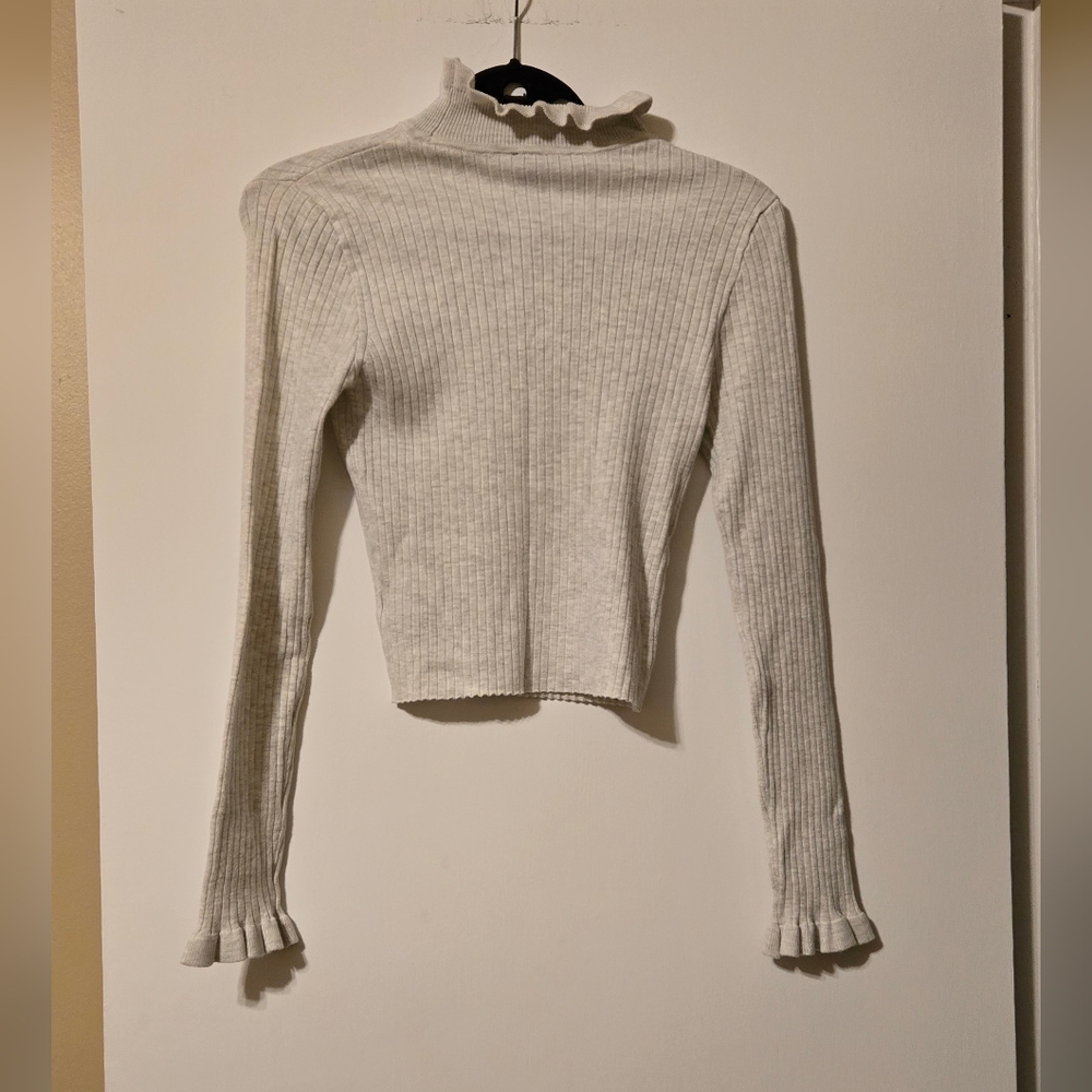 🎀Gray Ribbed Mock Neck Crop Top - Picture 3 of 4